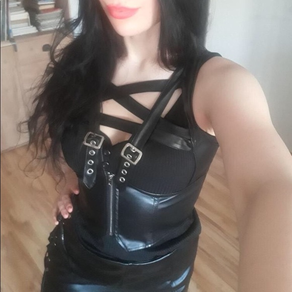 Vegan Leather Inverted Pentagram Zipper Vest - Picture 4 of 8